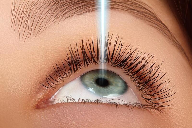 Zbavte sa okuliarov bezbolestnou laserovou operáciou očí