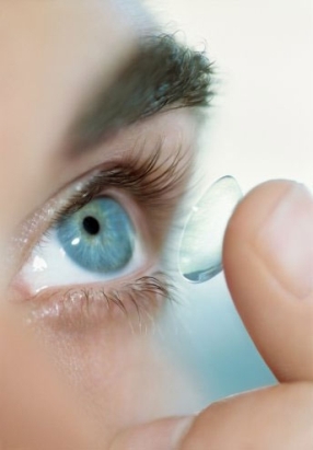 Ako si vložiť kontaktné šošovky